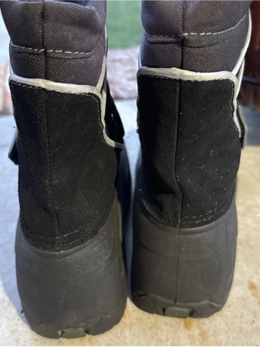 Boys Totes Snow Boots TODD Black Pristine Treads Clean In & Out Winter Size 2 - Picture 3 of 10